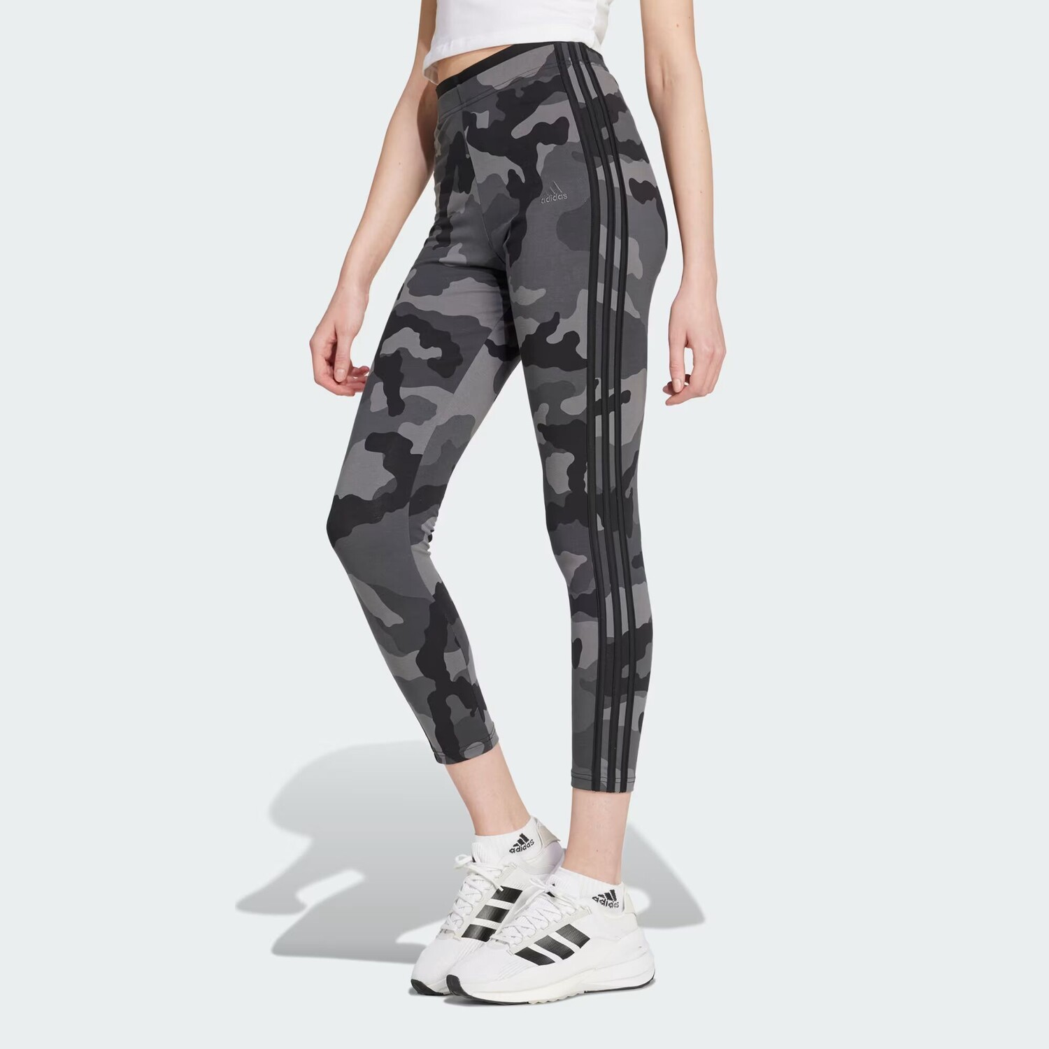 Леггинсы Essentials с 3 полосками и камуфляжным принтом длиной 7/8 Adidas, цвет Black
Леггинсы Essentials с 3 полосками и камуфляжным принтом длиной 7/8 Adidas, цвет Black
