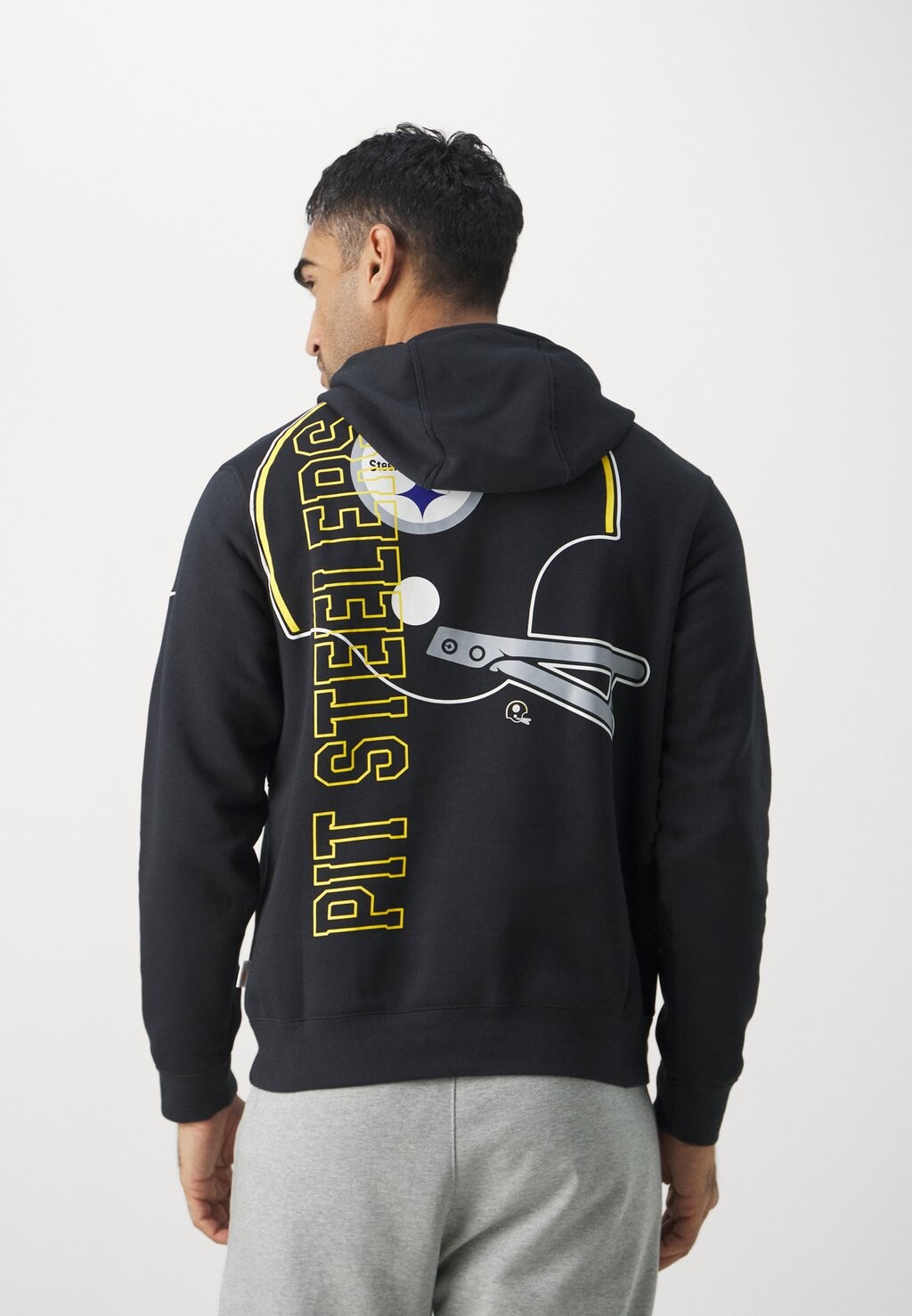 Клубная одежда Nike Толстовка с капюшоном NFL PITTSBURGH STEELERS OVERSIZE HEAVY, черный/университетское золото
Клубная одежда Nike Толстовка с капюшоном NFL PITTSBURGH STEELERS OVERSIZE HEAVY, черный/университетское золото