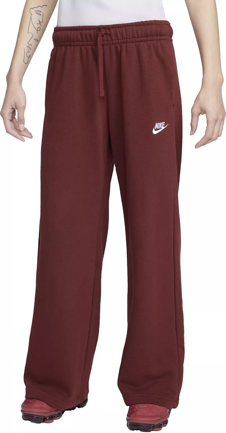 Женские флисовые спортивные штаны Nike Sportswear Club со средней посадкой и широкими штанинами
Женские флисовые спортивные штаны Nike Sportswear Club со средней посадкой и широкими штанинами