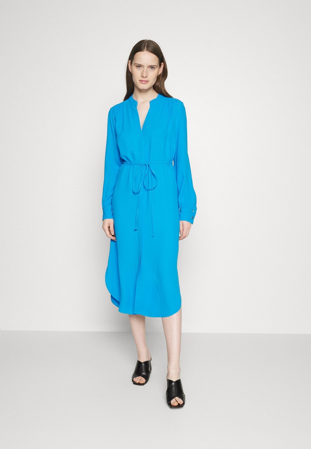 Летнее платье Belted Shirt Dress With Collarless Styling And Button Cuffs BOSS, цвет bright blue
Летнее платье Belted Shirt Dress With Collarless Styling And Button Cuffs BOSS, цвет bright blue