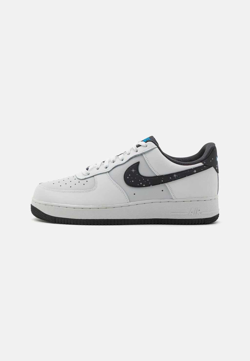 Кроссовки Nike AIR FORCE 1 07, Summit белый/антрацит/фотонная пыль/фотосиний, Синий
Кроссовки Nike AIR FORCE 1 07, Summit белый/антрацит/фотонная пыль/фотосиний, Синий