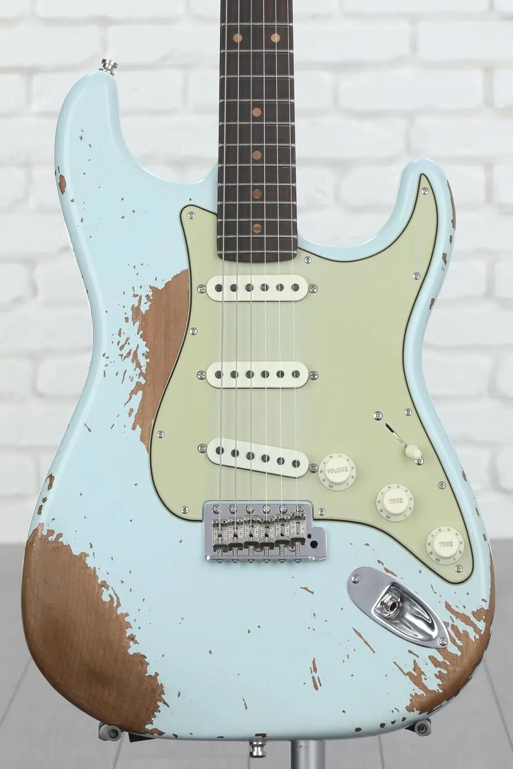 Fender Custom Shop GT11 Heavy Relic Stratocaster — Sonic Blue — эксклюзивно для Sweetwater
Fender Custom Shop GT11 Heavy Relic Stratocaster — Sonic Blue — эксклюзивно для Sweetwater