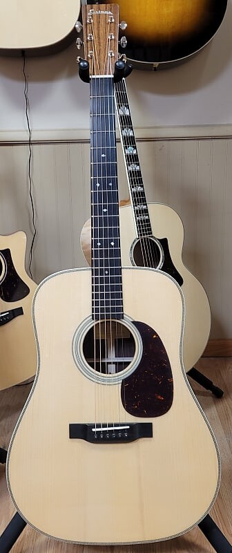 Акустическая гитара Eastman E20D Adirondack Spruce top with Rosewood back and sides dreadnought
Акустическая гитара Eastman E20D Adirondack Spruce top with Rosewood back and sides dreadnought
