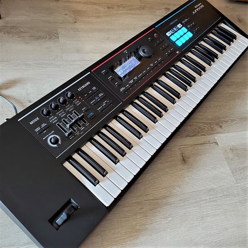 Портативный профессиональный синтезатор и рабочая станция Roland Juno-DS61 Juno DS61 Synthesizer
Портативный профессиональный синтезатор и рабочая станция Roland Juno-DS61 Juno DS61 Synthesizer