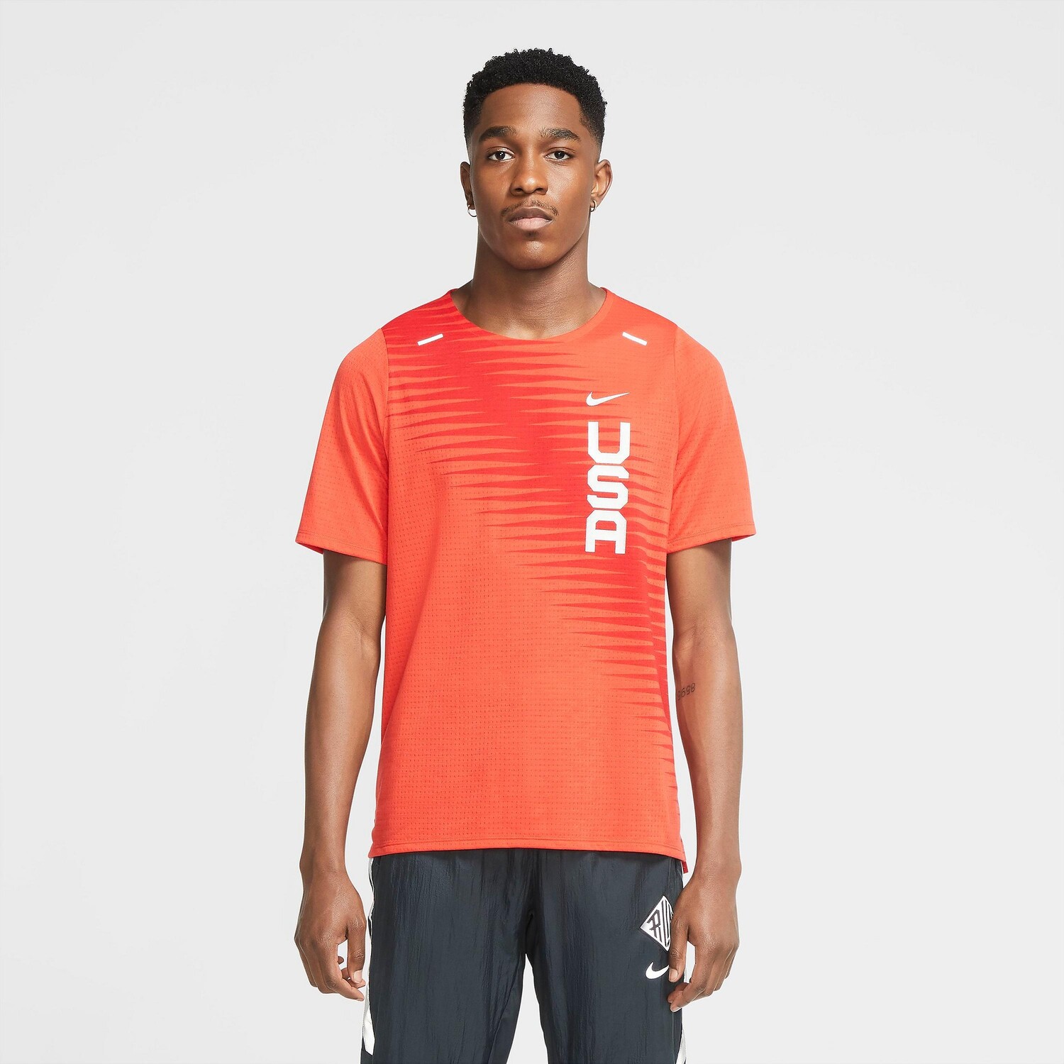 Мужская беговая футболка с коротким рукавом Nike Dri-FIT Team USA Rise 365, красный
Мужская беговая футболка с коротким рукавом Nike Dri-FIT Team USA Rise 365, красный