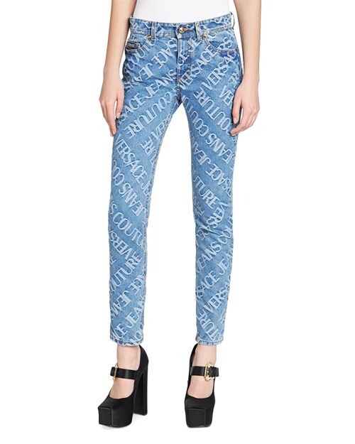 Джинсы до щиколотки с высокой посадкой и монограммой цвета индиго Versace Jeans Couture, цвет Blue
Джинсы до щиколотки с высокой посадкой и монограммой цвета индиго Versace Jeans Couture, цвет Blue