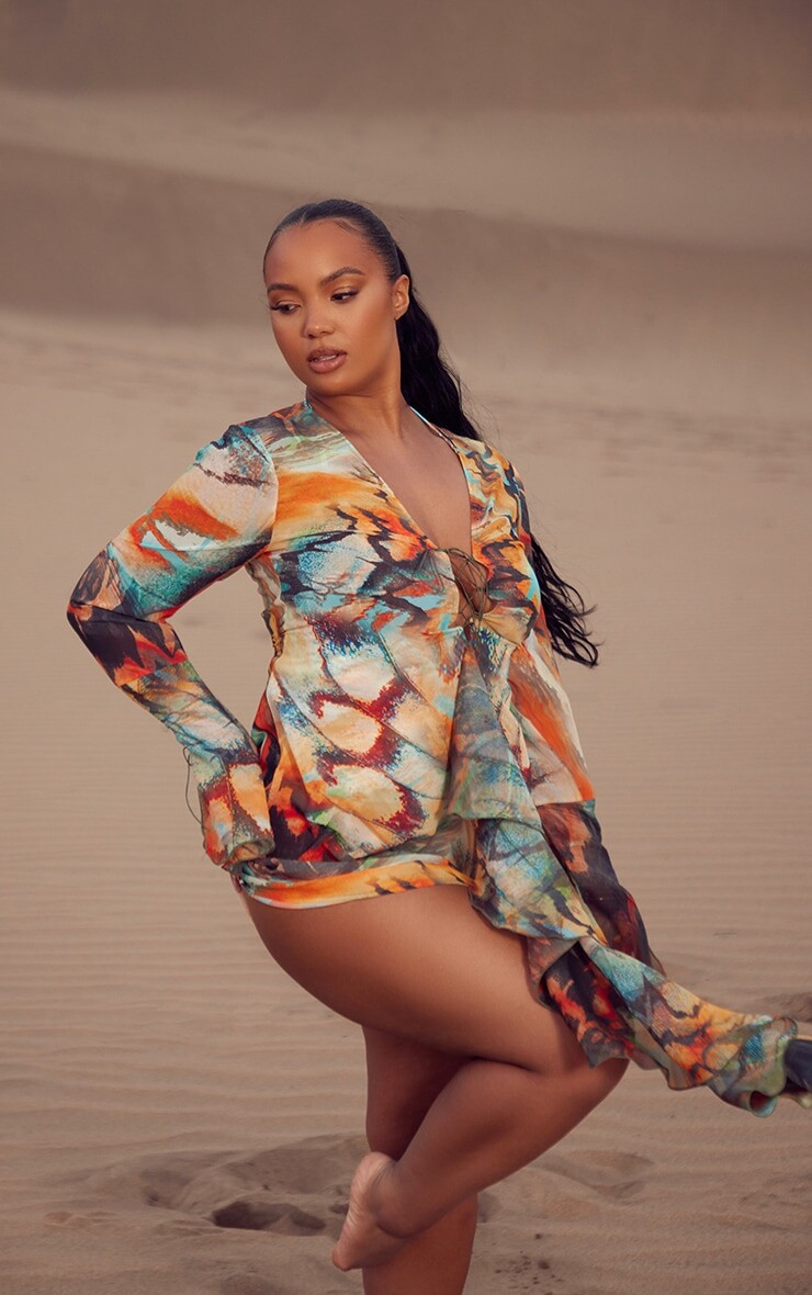 PrettyLittleThing Плюс синее шифоновое пляжное платье со шнуровкой и принтом бабочки, Синий
PrettyLittleThing Плюс синее шифоновое пляжное платье со шнуровкой и принтом бабочки, Синий