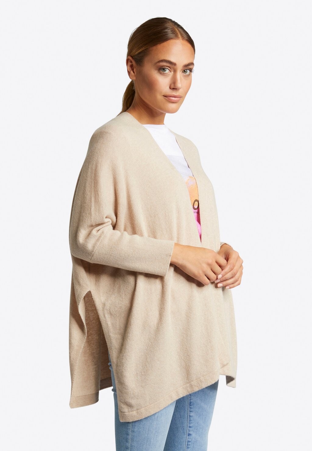 Кардиган NACHHALTIGE STRICKJACKE AUS RECYCELTEM MATERIAL Rich & Royal, кофе латте
Кардиган NACHHALTIGE STRICKJACKE AUS RECYCELTEM MATERIAL Rich & Royal, кофе латте