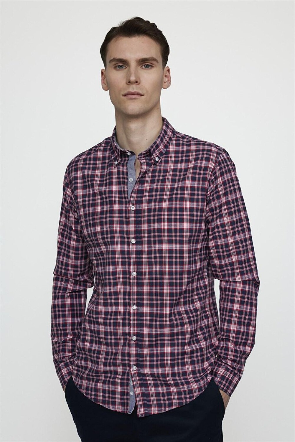 Slim Fit с длинным рукавом и воротником на пуговицах, хлопковая клетчатая спортивная мужская разноцветная рубашка TUDORS, черный
Slim Fit с длинным рукавом и воротником на пуговицах, хлопковая клетчатая спортивная мужская разноцветная рубашка TUDORS, черный