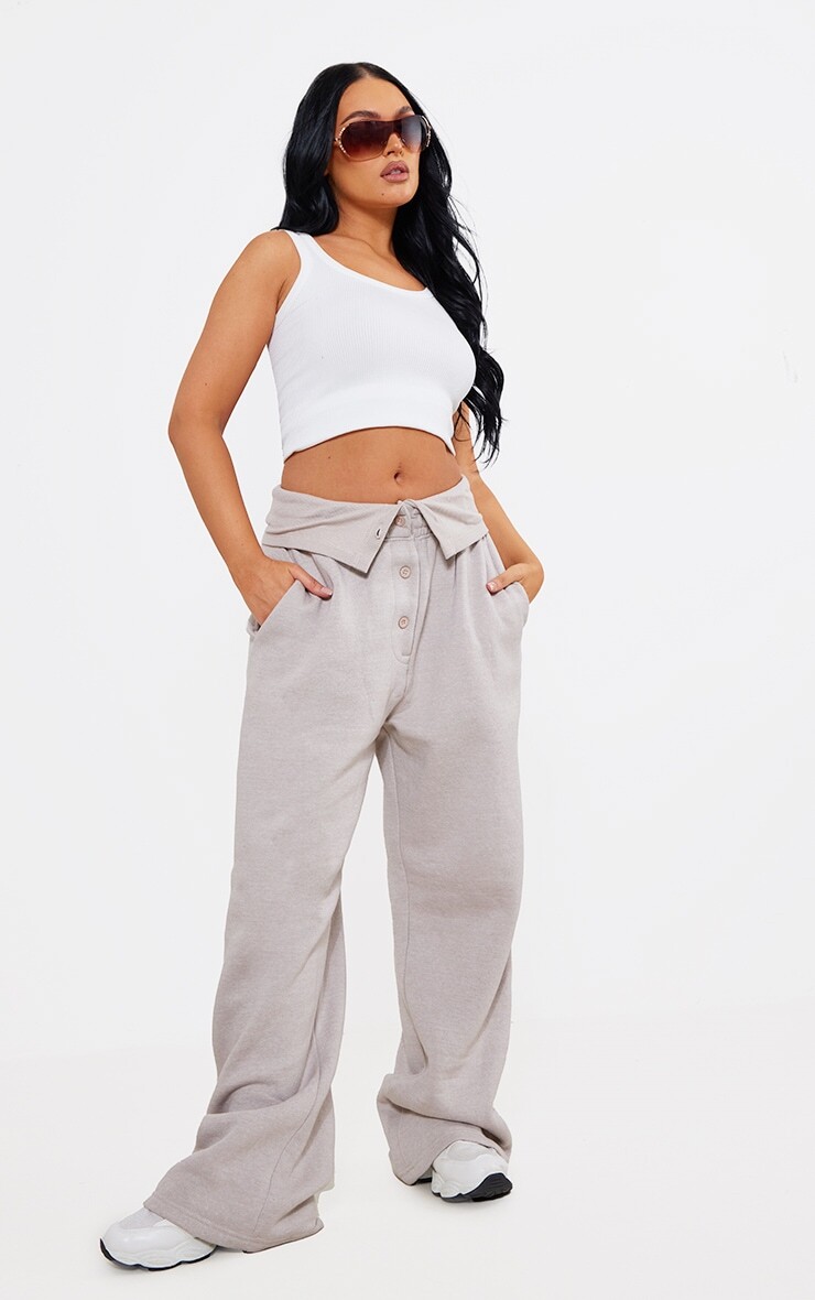 PrettyLittleThing Джоггеры с широкими штанинами и широкими штанинами в рубчик с перевернутым поясом
PrettyLittleThing Джоггеры с широкими штанинами и широкими штанинами в рубчик с перевернутым поясом