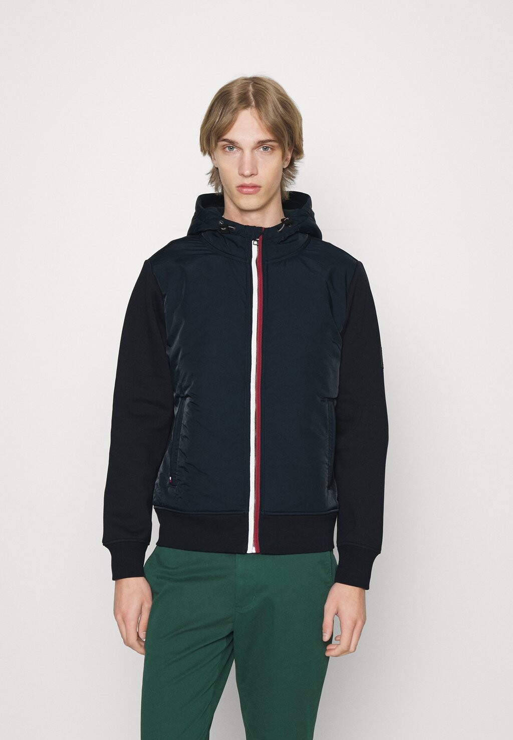 Рубашка Entertainment Tommy Hilfiger CLEAN MIX MEDIA ZIP THRU HOODY, цвет desert sky
Рубашка Entertainment Tommy Hilfiger CLEAN MIX MEDIA ZIP THRU HOODY, цвет desert sky