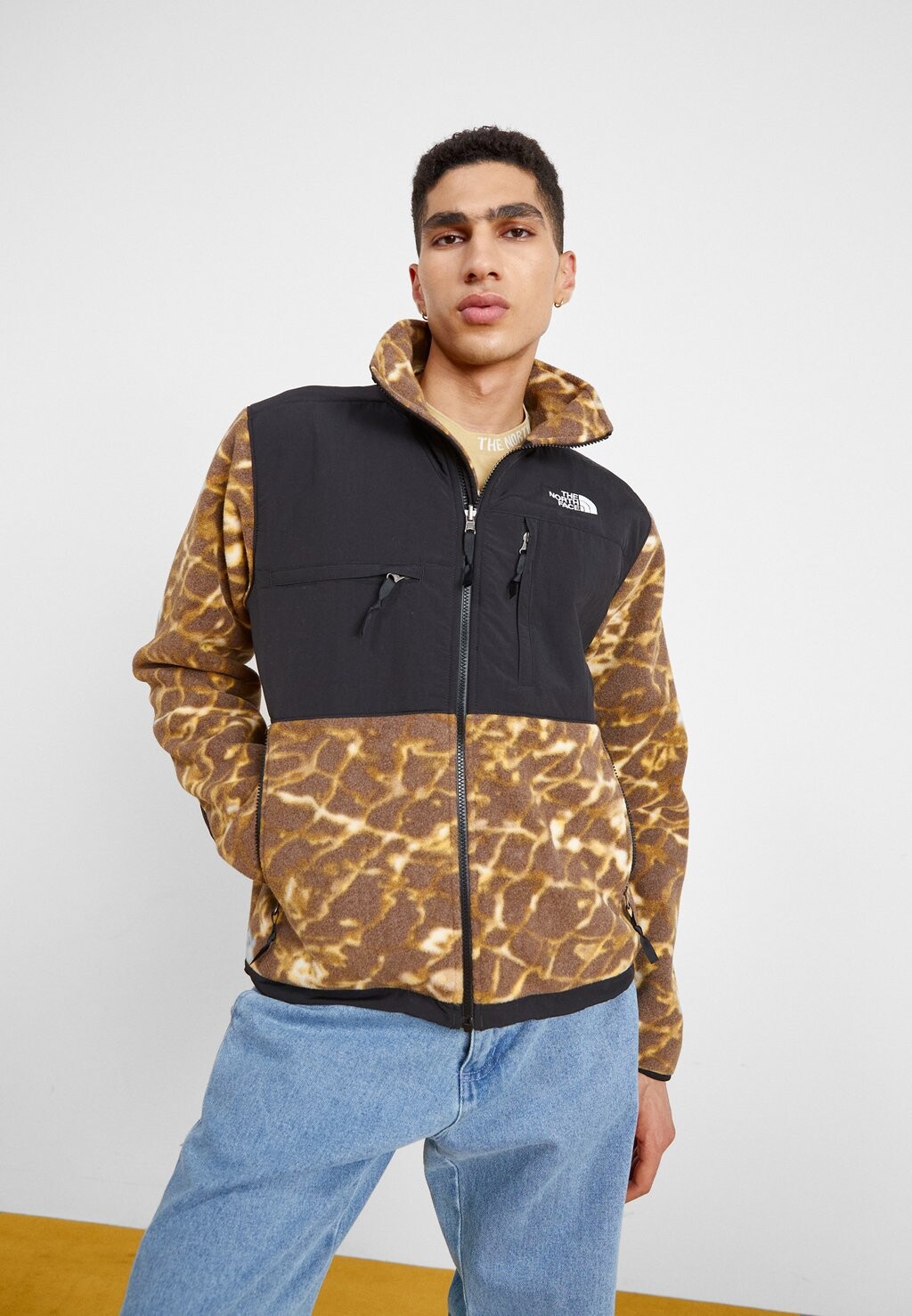 Флисовая куртка The North Face КУРТКА ДЕНАЛИ, угольно-коричневый, водный искажение/черный
Флисовая куртка The North Face КУРТКА ДЕНАЛИ, угольно-коричневый, водный искажение/черный