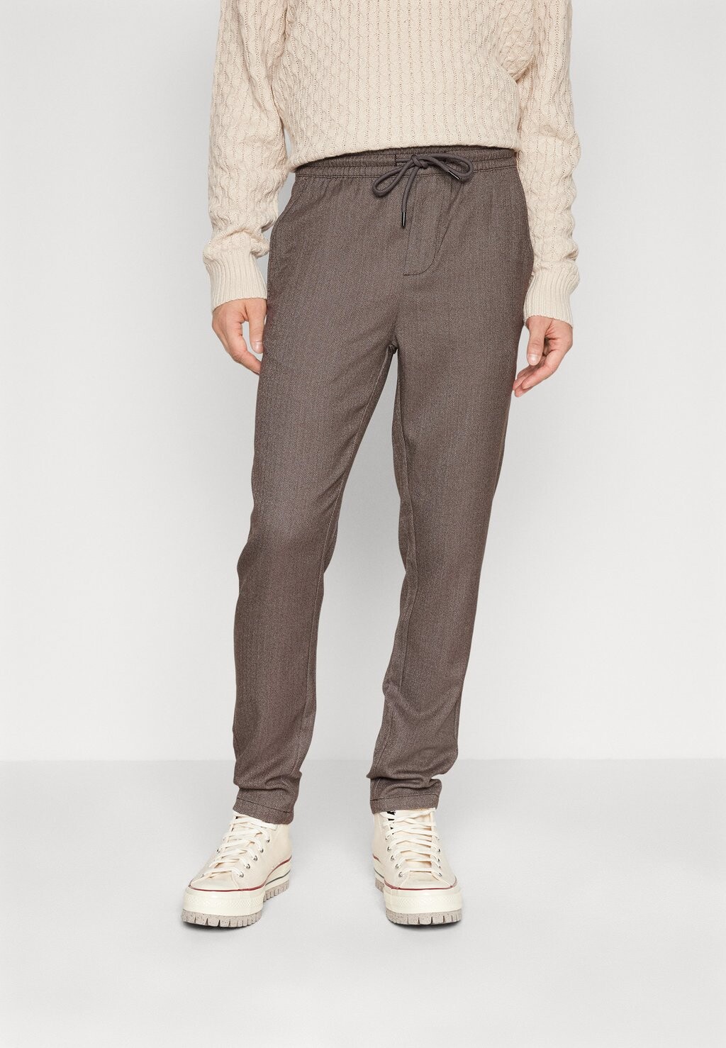 Брюки ONSLINUS LIFE TAP HERRINGBONE PANT Only & Sons, темно-серый меланж
Брюки ONSLINUS LIFE TAP HERRINGBONE PANT Only & Sons, темно-серый меланж