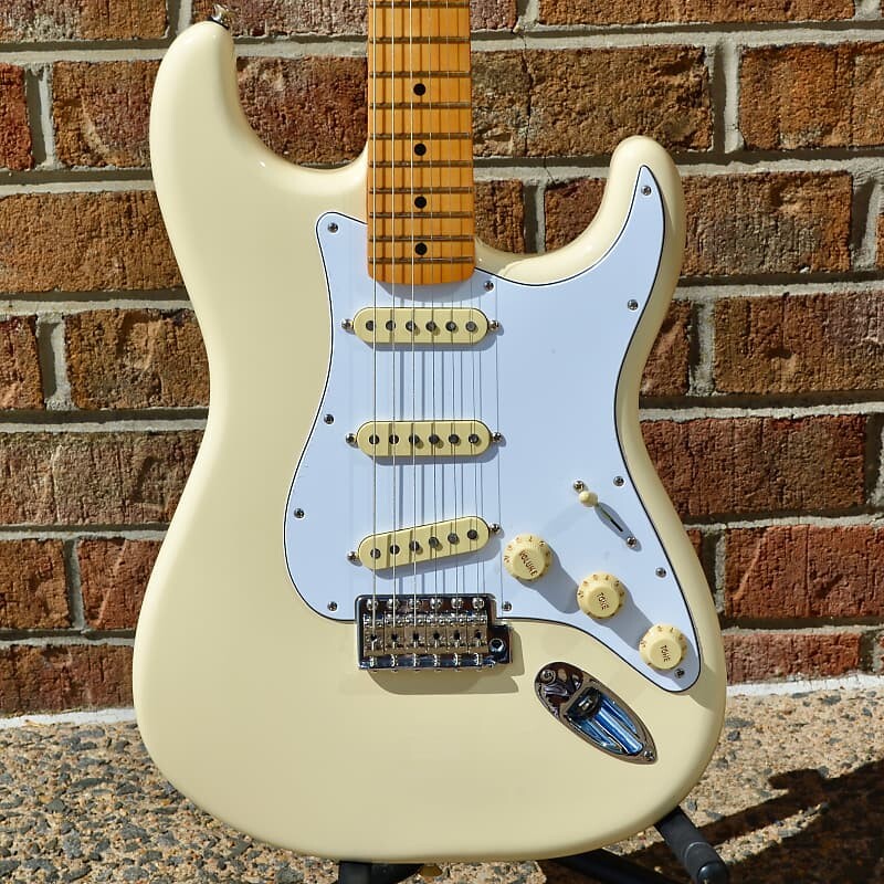 Fender Jimi Hendrix Stratocaster, кленовый гриф, олимпийский белый Jimi Hendrix Stratocaster, Maple Fingerboard, Olympic White
Fender Jimi Hendrix Stratocaster, кленовый гриф, олимпийский белый Jimi Hendrix Stratocaster, Maple Fingerboard, Olympic White