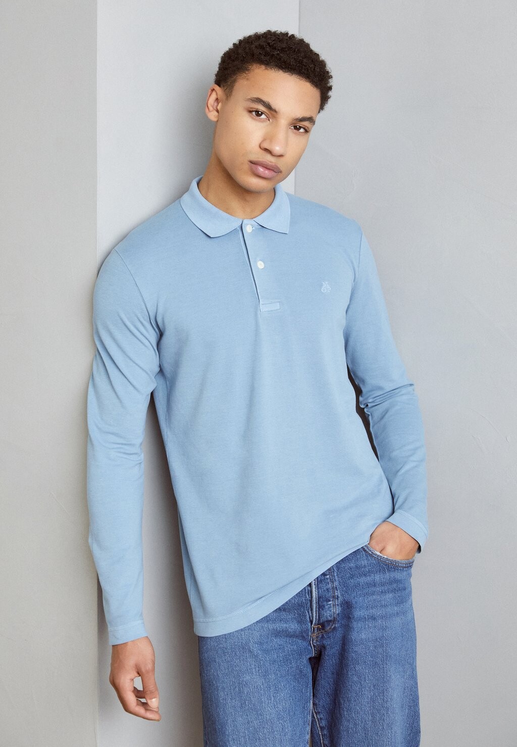 Топ с длинными рукавами COLLAR EMBROIDERED LOGO AT CHEST Marc O'Polo, цвет stormy sea
Топ с длинными рукавами COLLAR EMBROIDERED LOGO AT CHEST Marc O'Polo, цвет stormy sea