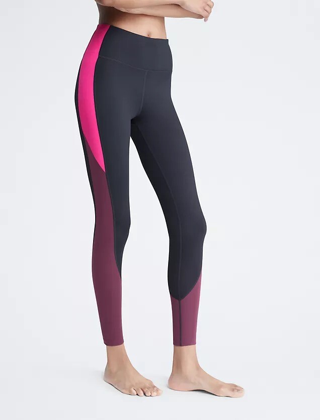 Спортивные леггинсы Calvin Klein Performance Embrace High Waist Colorblock 7/8, черный/розовый
Спортивные леггинсы Calvin Klein Performance Embrace High Waist Colorblock 7/8, черный/розовый