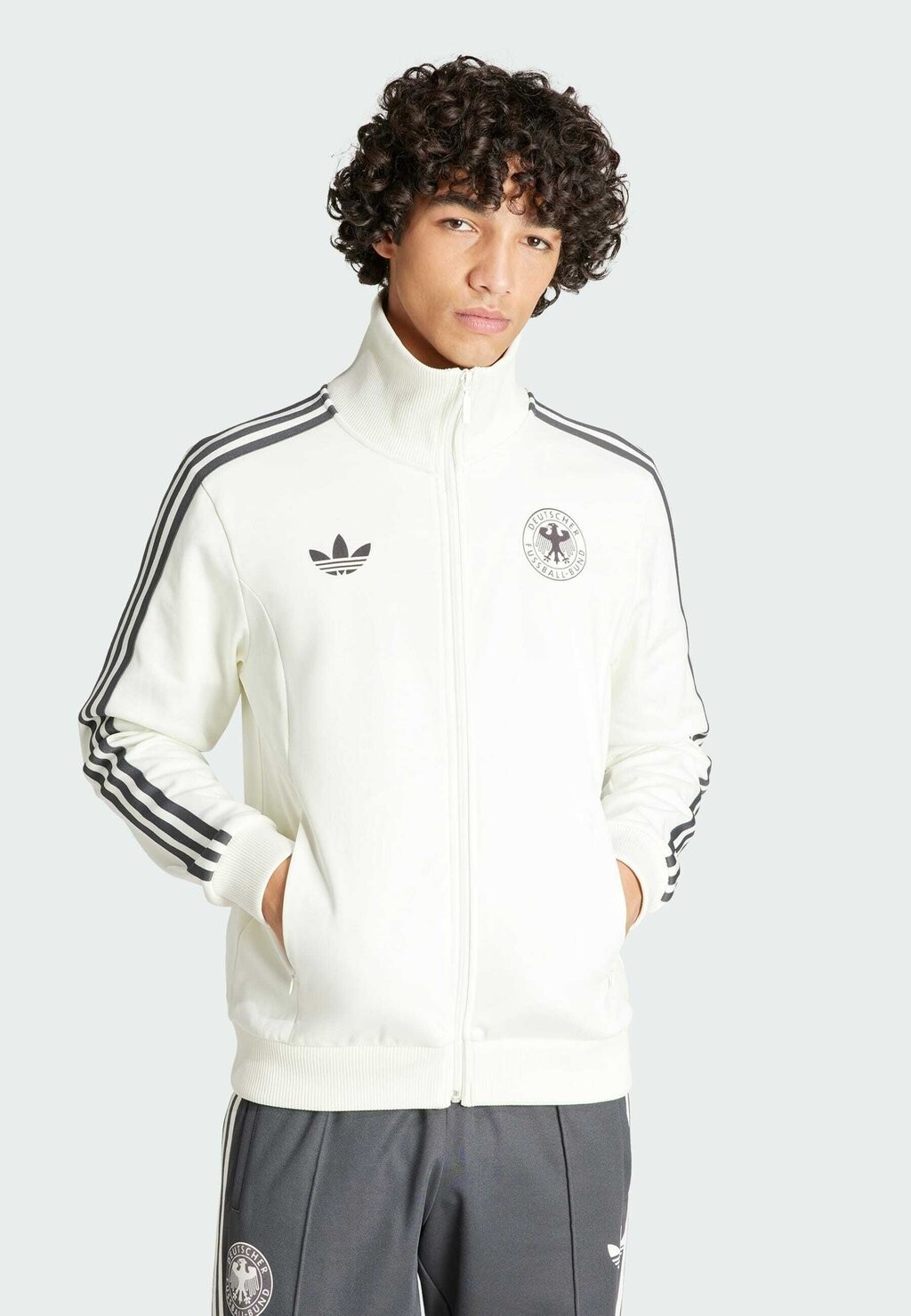 Куртка спортивная Deutschland Dfb Og Beckenbauer adidas Originals, цвет off white
Куртка спортивная Deutschland Dfb Og Beckenbauer adidas Originals, цвет off white