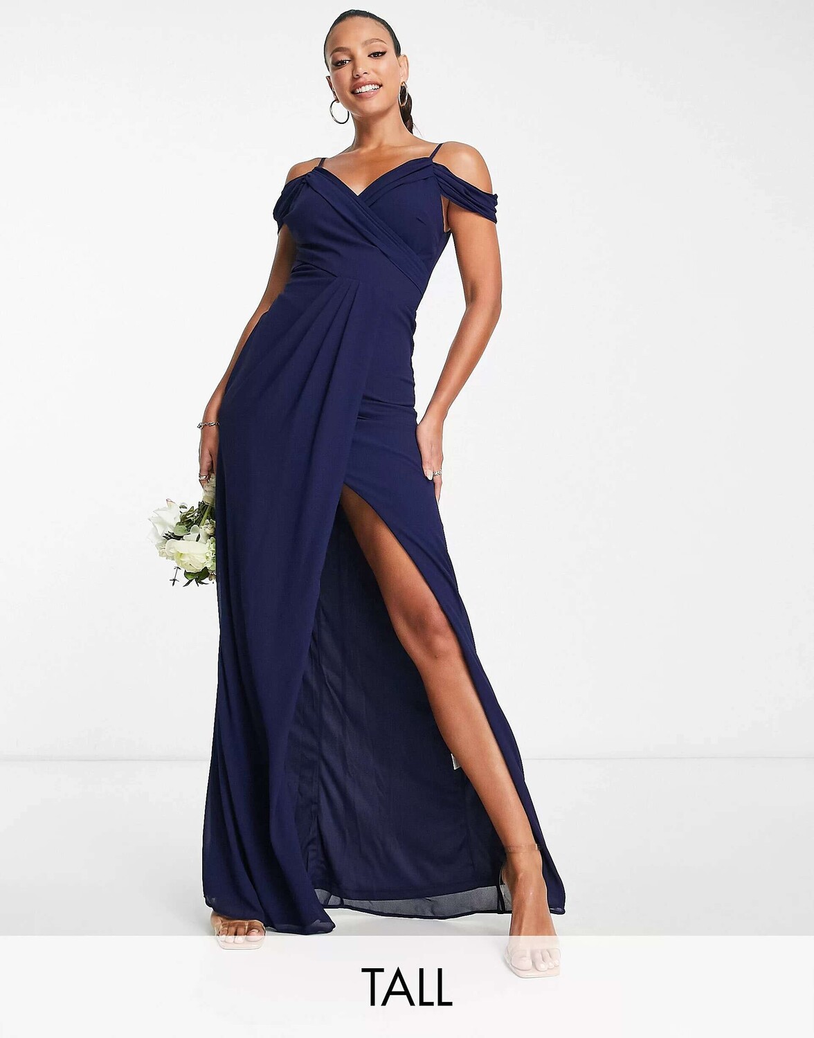 Темно-синее платье с драпировкой и запахом на плечах TFNC Bridesmaid, Синий
Темно-синее платье с драпировкой и запахом на плечах TFNC Bridesmaid, Синий