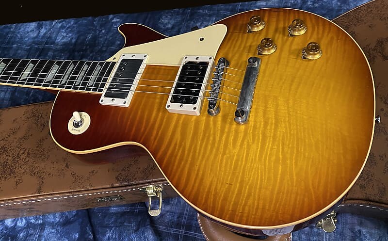 Электрогитара 2023 Gibson Custom Shop 1959 Les Paul Orange Sunset Fade - Made 2 Measure - Authorized Dealer - Hand Picked Flame VOS - 8.9 lbs - Jimmy Page Specs - Led Zeppelin - Gold Grovers - Thin Neck - G01958
Электрогитара 2023 Gibson Custom Shop 1959 Les Paul Orange Sunset Fade - Made 2 Measure - Authorized Dealer - Hand Picked Flame VOS - 8.9 lbs - Jimmy Page Specs - Led Zeppelin - Gold Grovers - Thin Neck - G01958