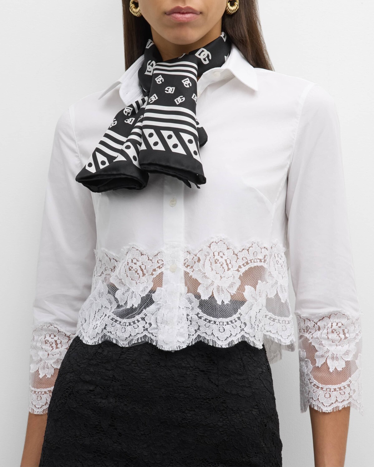 Квадратный шарф из шелкового твила с монограммой в горошек DG Dolce&Gabbana, цвет Black Pattern
Квадратный шарф из шелкового твила с монограммой в горошек DG Dolce&Gabbana, цвет Black Pattern