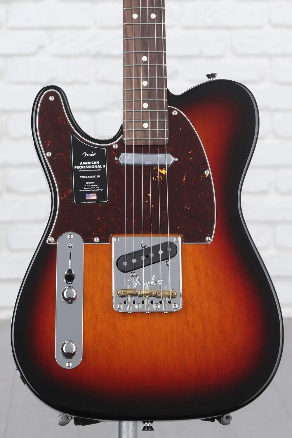 Fender American Professional II Telecaster для левшей — 3-цветный Sunburst с накладкой из палисандра
Fender American Professional II Telecaster для левшей — 3-цветный Sunburst с накладкой из палисандра