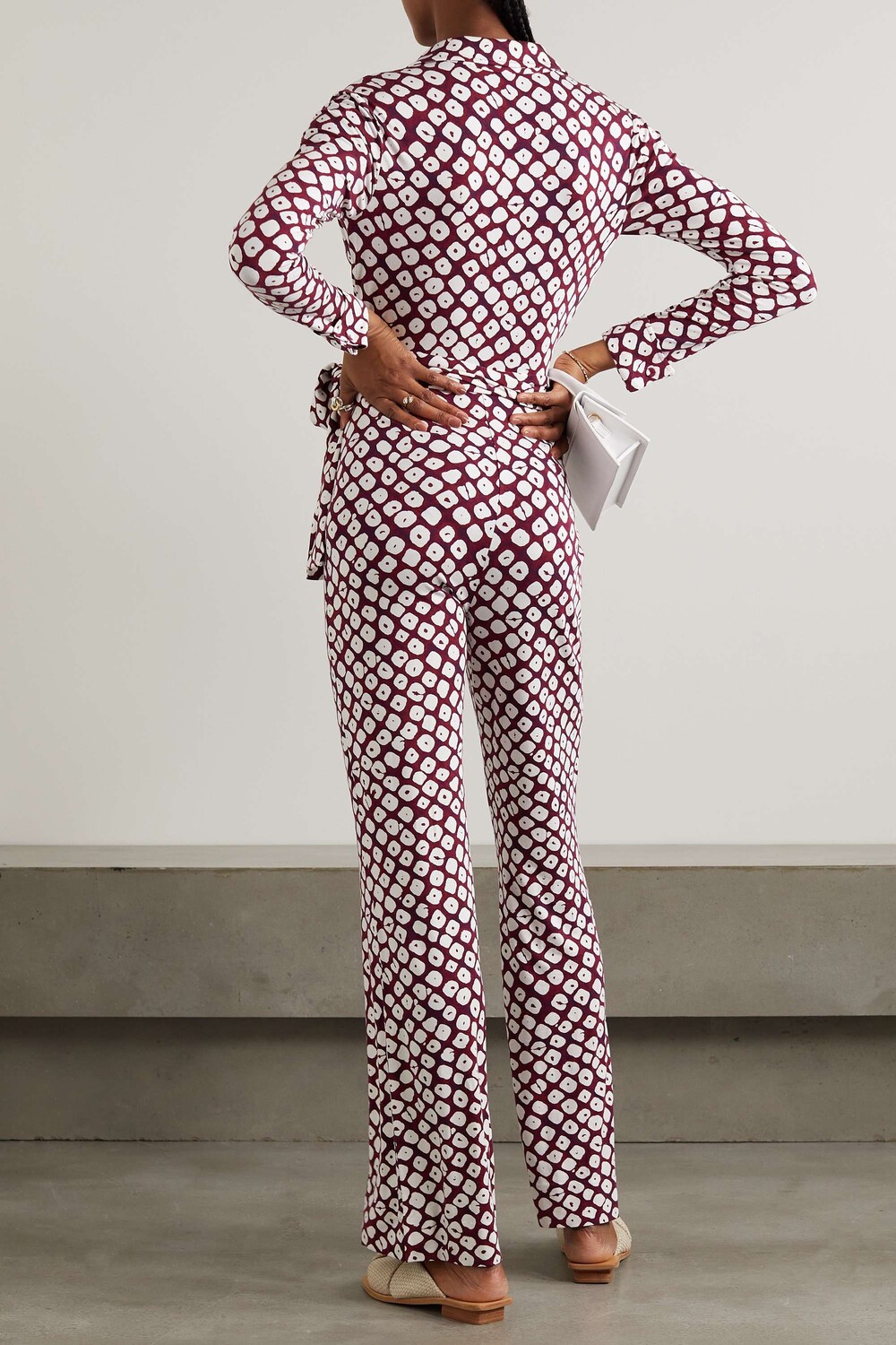DIANE VON FURSTENBERG Комбинезон Michele со сборками из эластичного джерси с леопардовым принтом, мультиколор
DIANE VON FURSTENBERG Комбинезон Michele со сборками из эластичного джерси с леопардовым принтом, мультиколор
