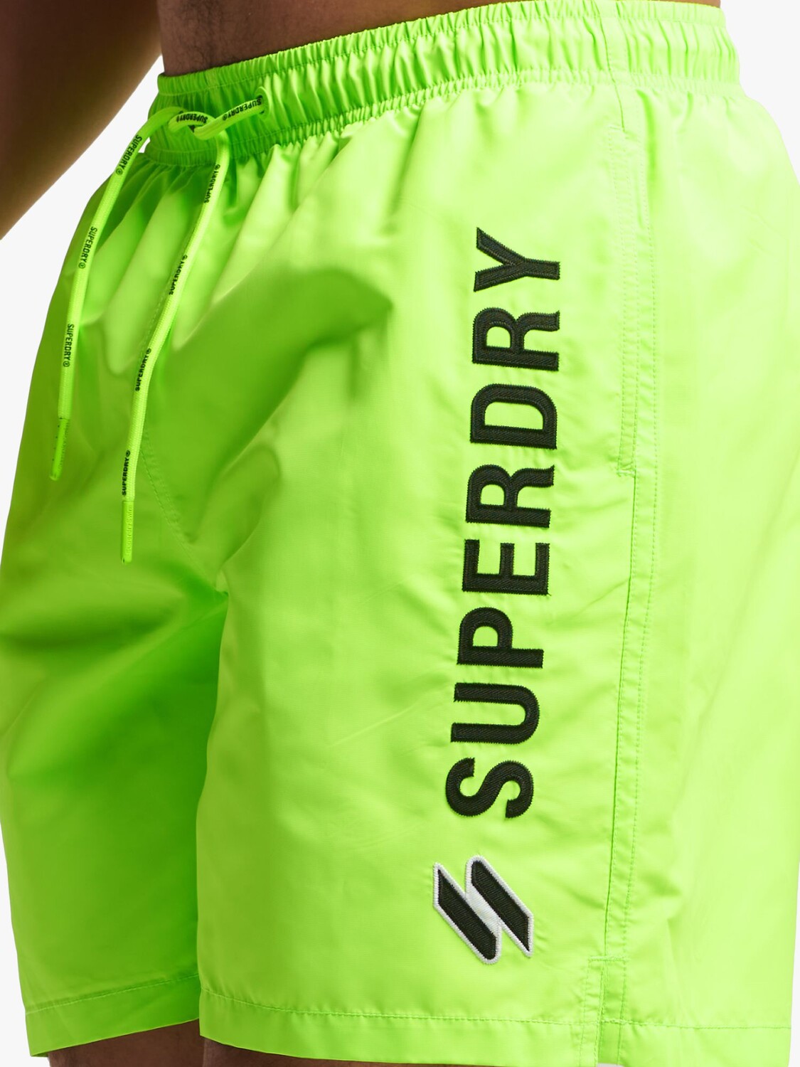 Шорты для плавания из переработанного материала Superdry Code Applique, 19 дюймов, неоново-зеленые
Шорты для плавания из переработанного материала Superdry Code Applique, 19 дюймов, неоново-зеленые