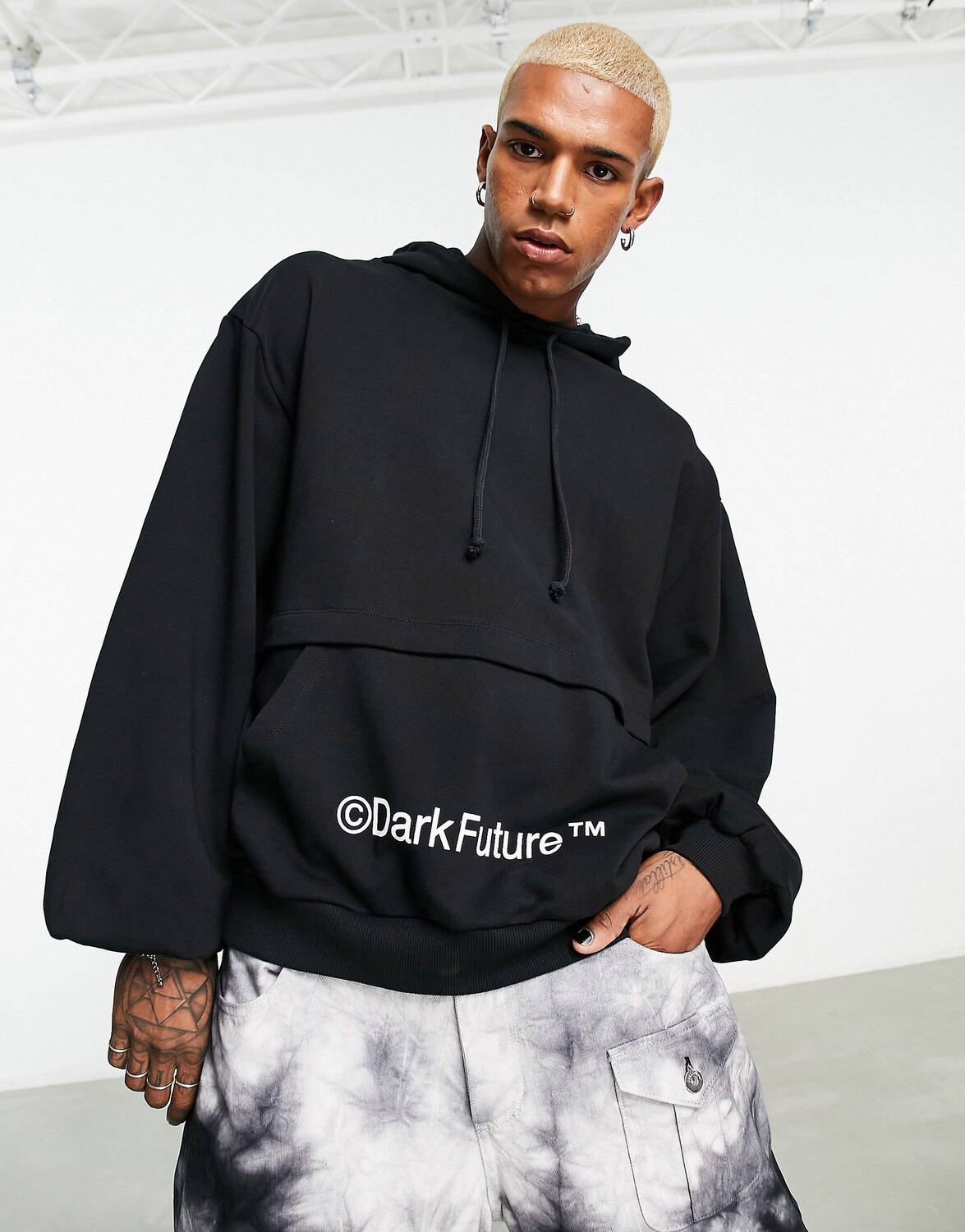 Черная толстовка оверсайз с двойными слоями и рукавами-фонариками ASOS Dark Future
Черная толстовка оверсайз с двойными слоями и рукавами-фонариками ASOS Dark Future