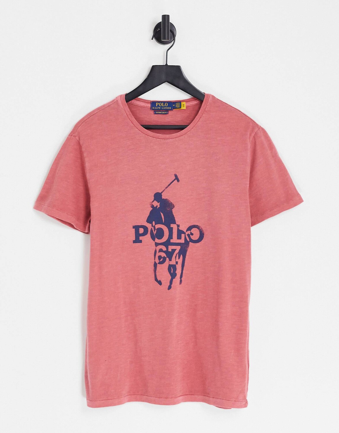 Выбеленная красная футболка Polo Ralph Lauren с крупным принтом-логотипом игрока
Выбеленная красная футболка Polo Ralph Lauren с крупным принтом-логотипом игрока
