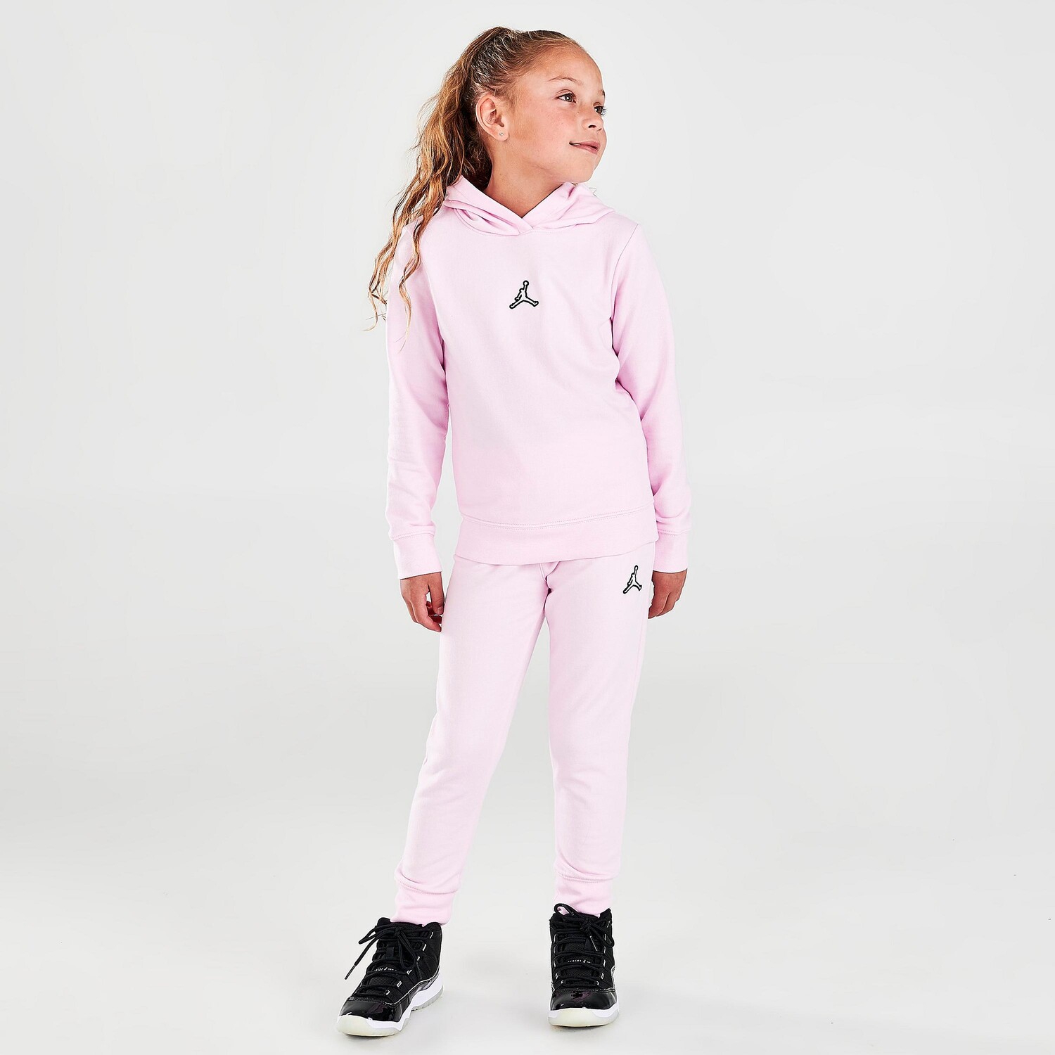 Комплект из флисовой худи и штанов-джоггеров Jordan Jumpman Essentials для девочек для девочек, розовый
Комплект из флисовой худи и штанов-джоггеров Jordan Jumpman Essentials для девочек для девочек, розовый
