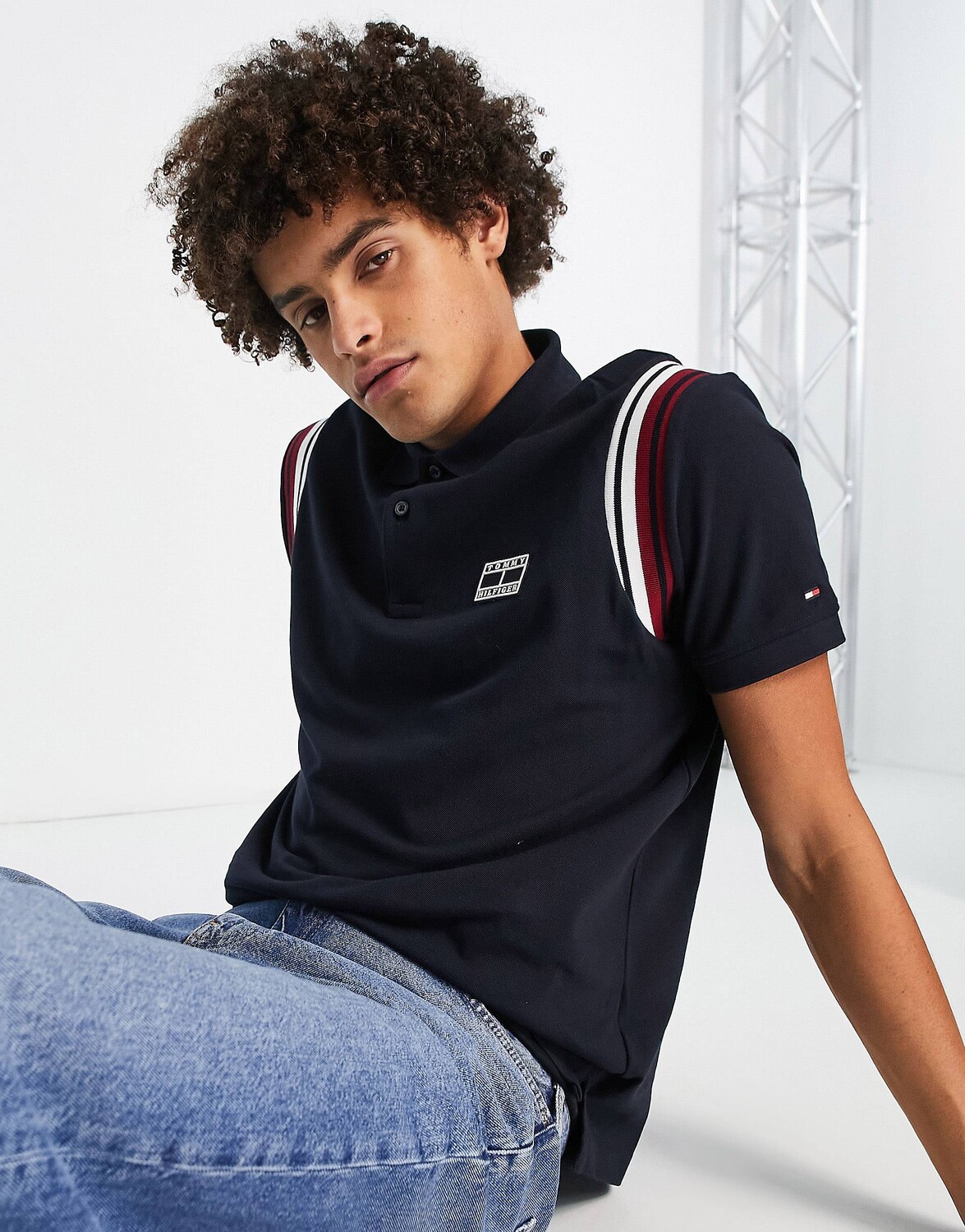 Темно-синее поло стандартного кроя с отделкой из хлопка и хлопка Tommy Hilfiger
Темно-синее поло стандартного кроя с отделкой из хлопка и хлопка Tommy Hilfiger