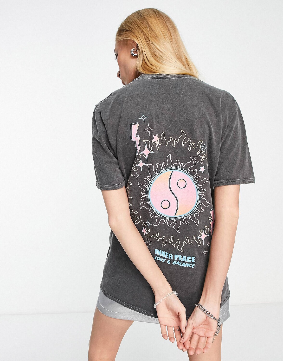 Темно-серая оверсайз-футболка ASOS DESIGN с принтом Inner Peace yin Yang ASOS DESIGN, Серый
Темно-серая оверсайз-футболка ASOS DESIGN с принтом Inner Peace yin Yang ASOS DESIGN, Серый
