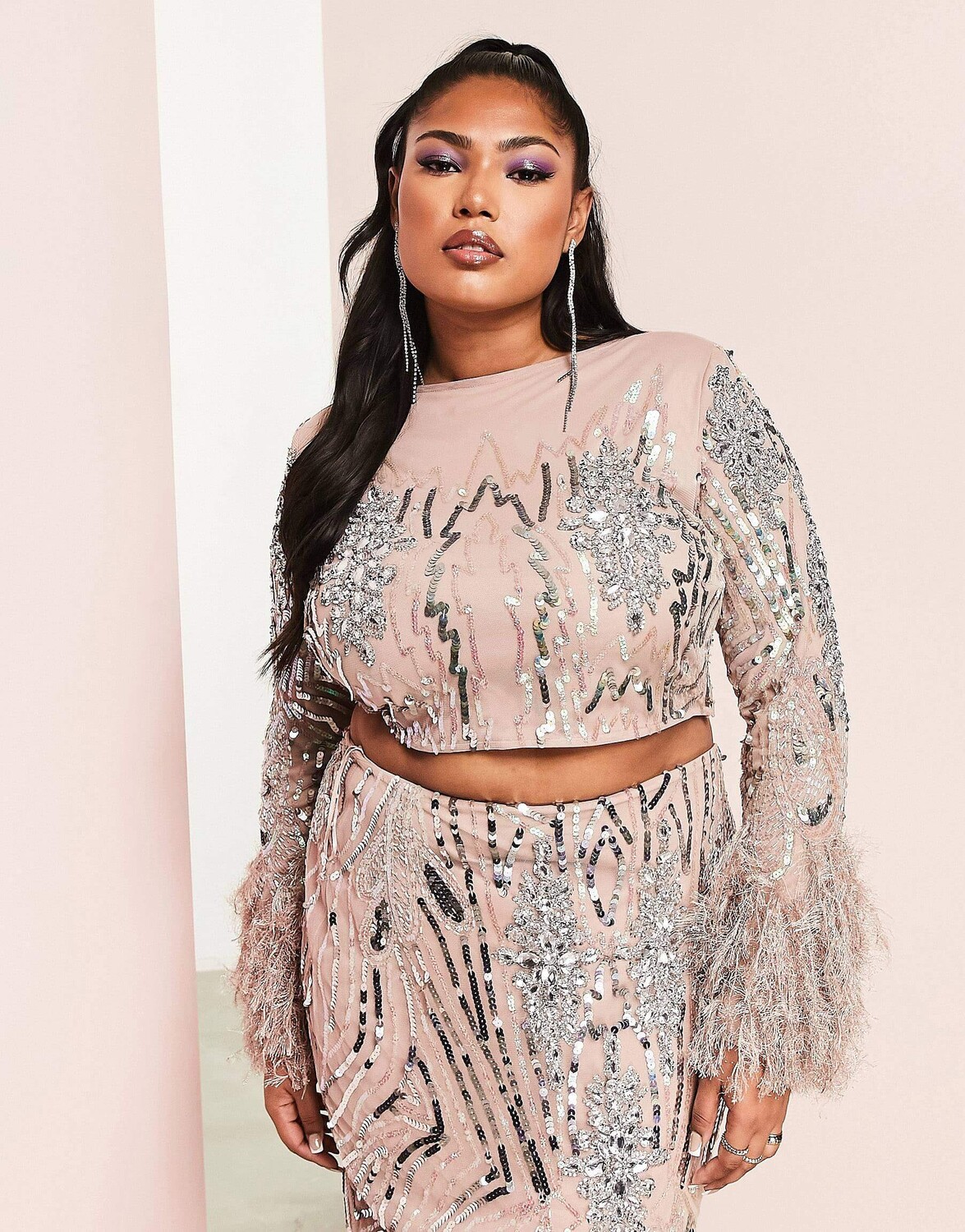 Укороченный топ Asos Luxe Curve Co-Ord Embellished With Faux Feather Cuffs In Mink, розовый
Укороченный топ Asos Luxe Curve Co-Ord Embellished With Faux Feather Cuffs In Mink, розовый