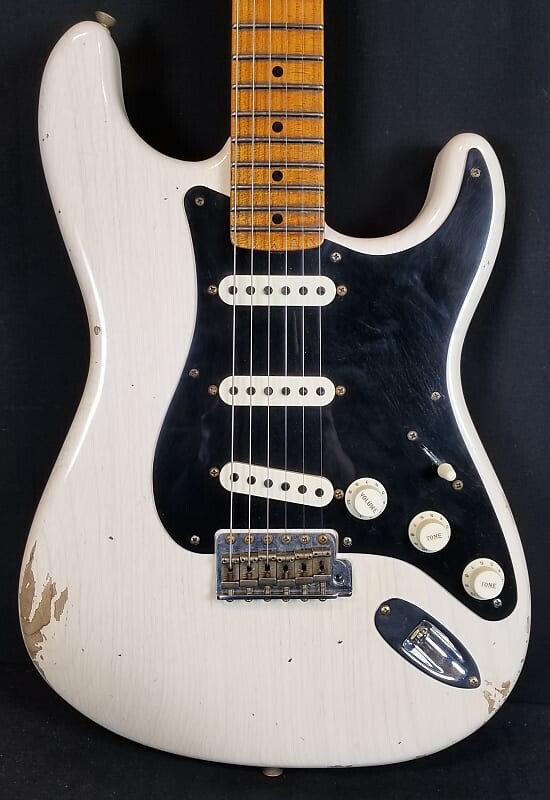 Fender Custom Shop Time Machine 1957 Stratocaster Relic, пепельный корпус, состаренная белая блондинка, с твидовым футляром 9231013802
Fender Custom Shop Time Machine 1957 Stratocaster Relic, пепельный корпус, состаренная белая блондинка, с твидовым футляром 9231013802