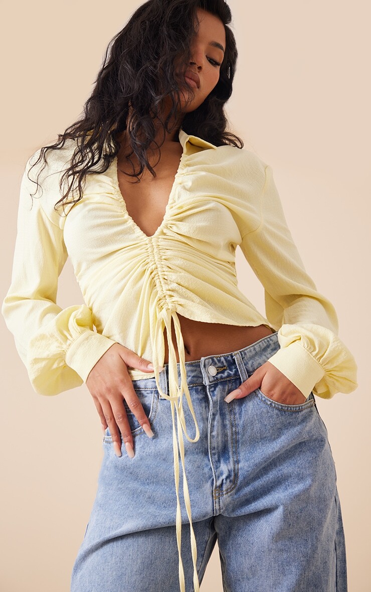 PrettyLittleThing Топ с длинными рукавами и фактурой лимона, V-образным вырезом и рюшами
PrettyLittleThing Топ с длинными рукавами и фактурой лимона, V-образным вырезом и рюшами