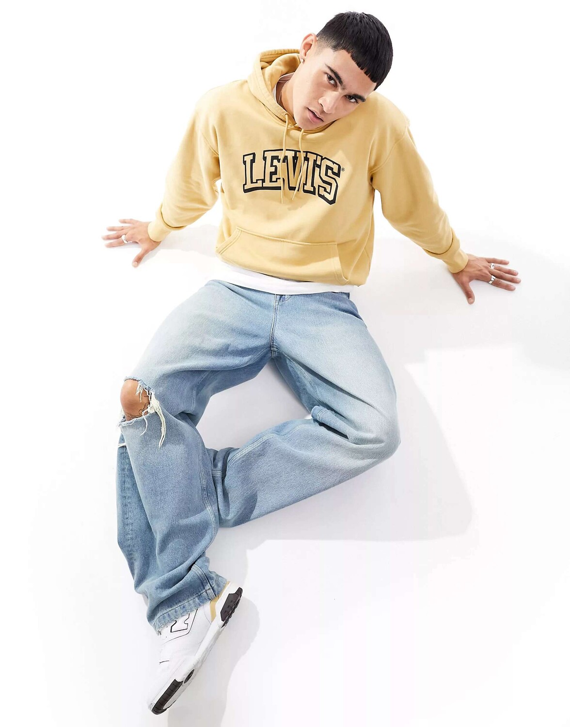 Эксклюзивное худи бежевого цвета с университетским логотипом Levi's x Asos, Бежевый
Эксклюзивное худи бежевого цвета с университетским логотипом Levi's x Asos, Бежевый