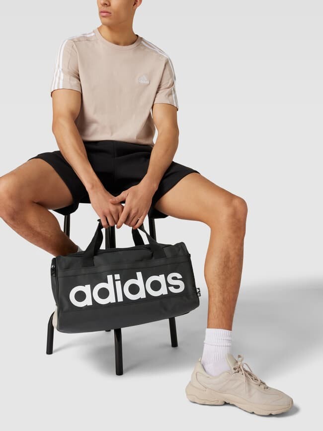 Спортивная сумка с детальной этикеткой, модель «LINEAR DUFFEL» adidas Originals, черный
Спортивная сумка с детальной этикеткой, модель «LINEAR DUFFEL» adidas Originals, черный