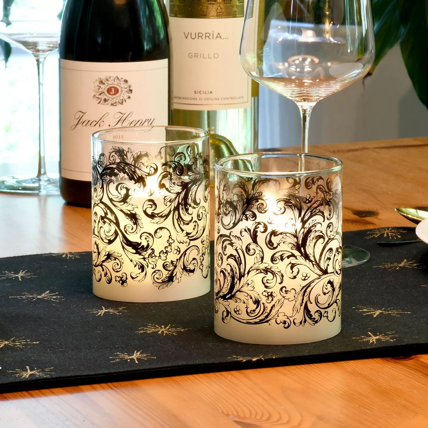 LumaBase Baroque Black Swirl Восковые свечи на батарейках в стеклянных держателях с подвижным пламенем, набор из 2 предметов
LumaBase Baroque Black Swirl Восковые свечи на батарейках в стеклянных держателях с подвижным пламенем, набор из 2 предметов
