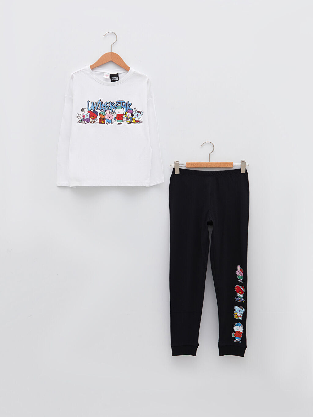 Crew Neck BT21 Печатный пижамный комплект с длинными рукавами для девочек LCW Kids
Crew Neck BT21 Печатный пижамный комплект с длинными рукавами для девочек LCW Kids