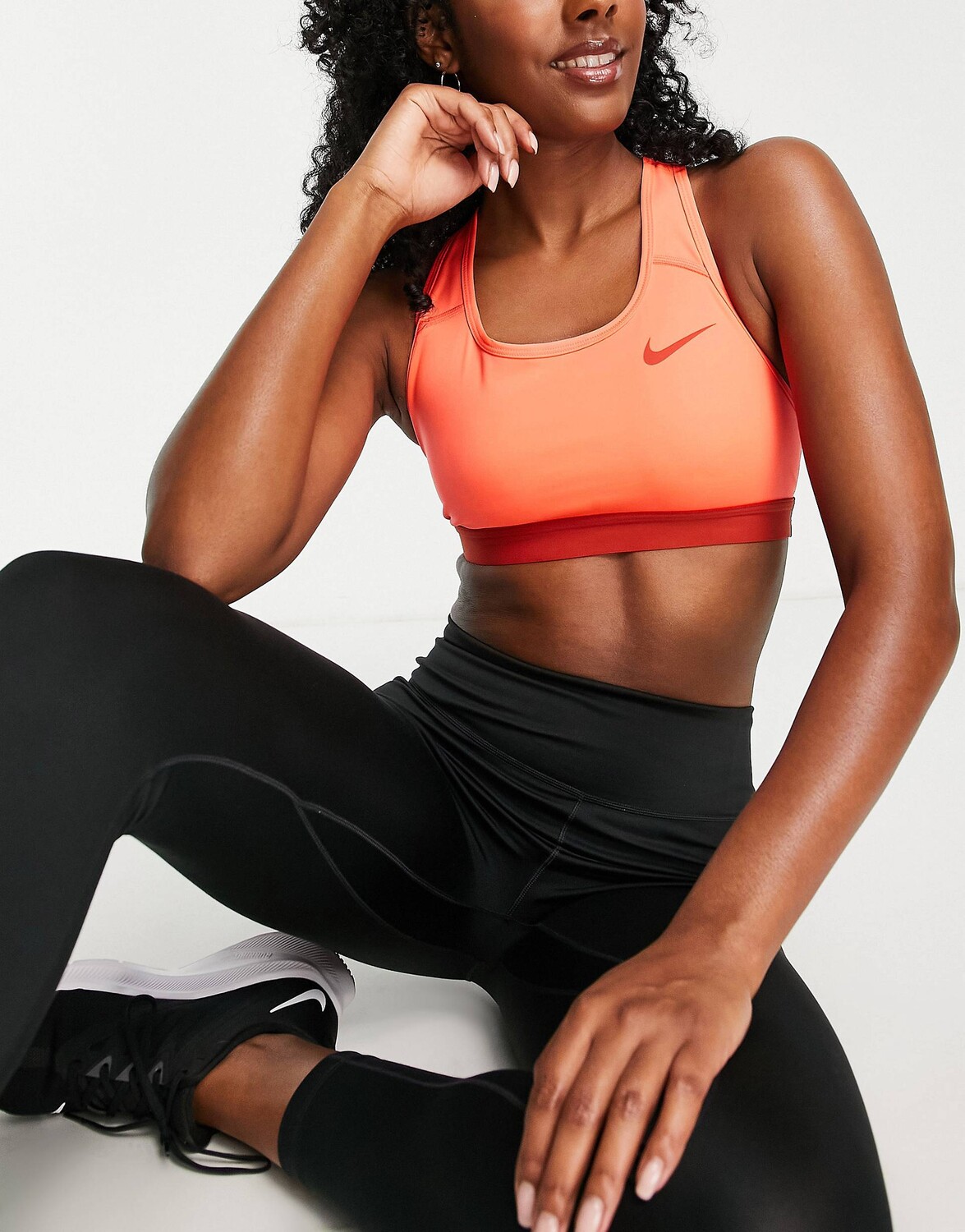 Темно-розовый спортивный бюстгальтер со средней поддержкой Nike Training Dri-FIT Swoosh
Темно-розовый спортивный бюстгальтер со средней поддержкой Nike Training Dri-FIT Swoosh