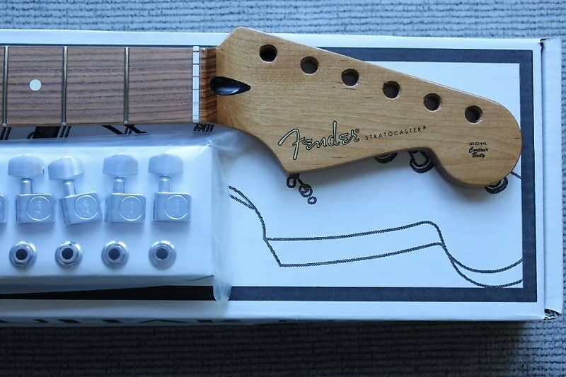Fender Roasted Maple & PF Stratocaster гриф с 21 ладом и колками # 005 099-0503-920 Fender Roasted Maple & Pau Ferro Stratocaster Neck
Fender Roasted Maple & PF Stratocaster гриф с 21 ладом и колками # 005 099-0503-920 Fender Roasted Maple & Pau Ferro Stratocaster Neck