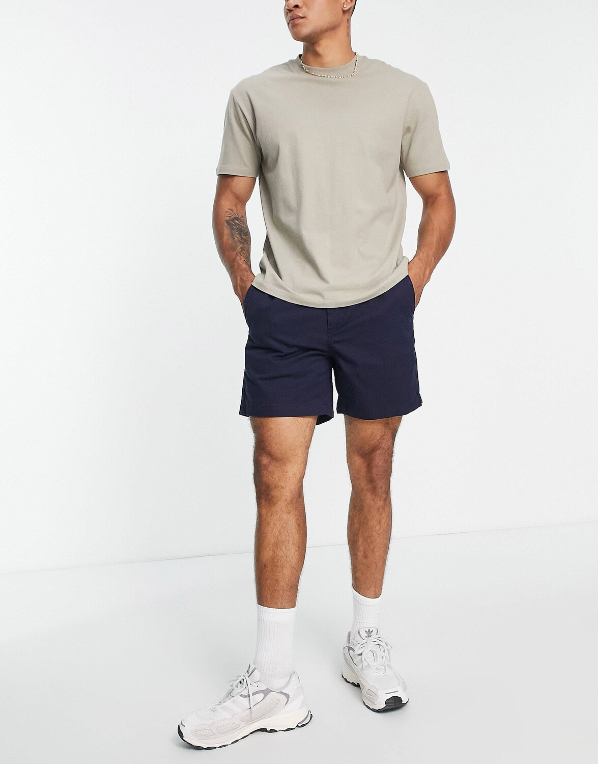 Темно-синие шорты чинос классического кроя Polo Ralph Lauren с логотипом в виде пони
Темно-синие шорты чинос классического кроя Polo Ralph Lauren с логотипом в виде пони