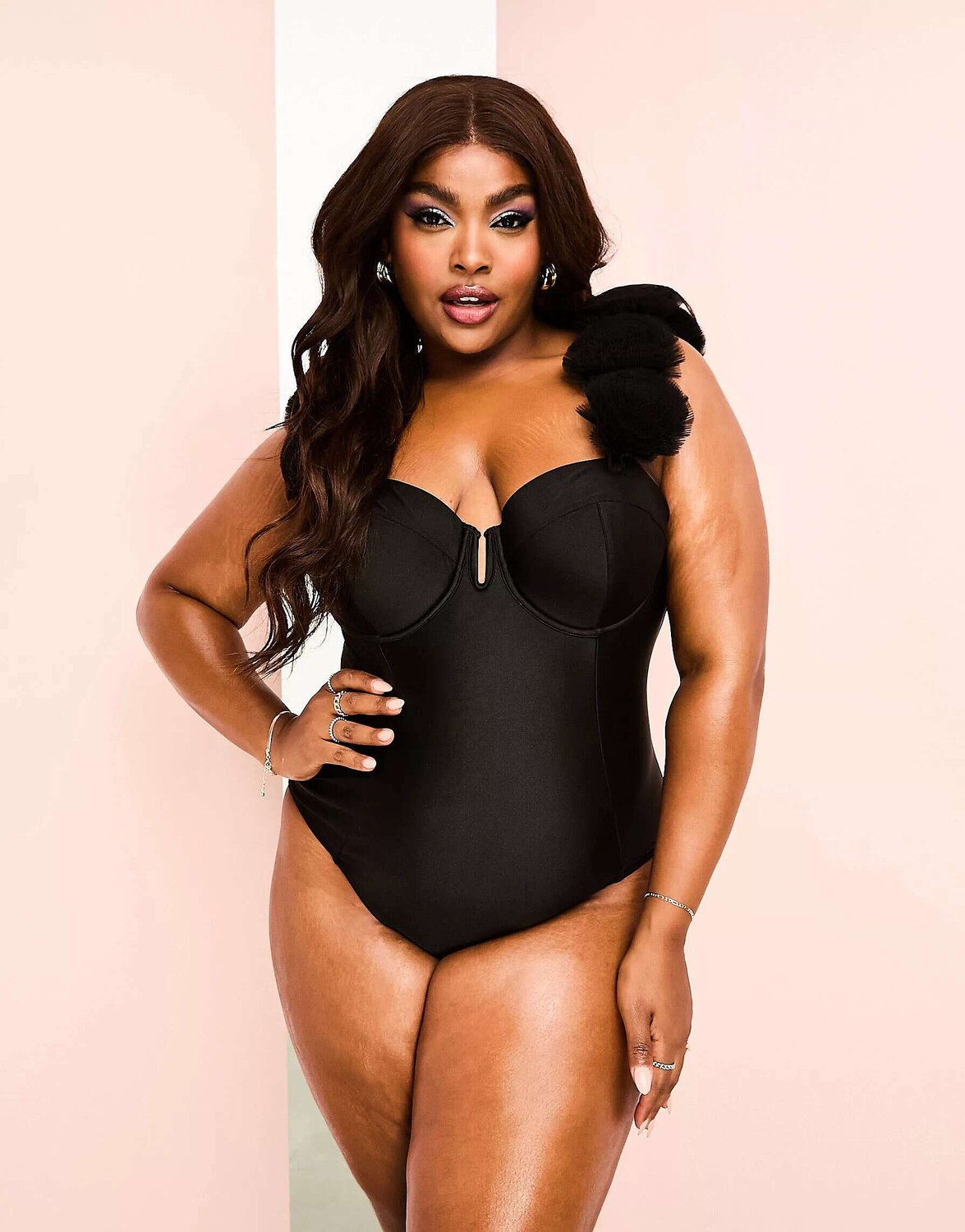 Черный купальник с открытыми плечами и тюлевыми ремешками-корсажами ASOS LUXE Curve
Черный купальник с открытыми плечами и тюлевыми ремешками-корсажами ASOS LUXE Curve