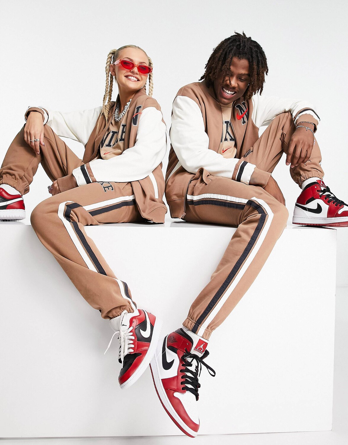 Коричневые джоггеры с манжетами в стиле ретро Nike унисекс в стиле архео, Коричневый
Коричневые джоггеры с манжетами в стиле ретро Nike унисекс в стиле архео, Коричневый