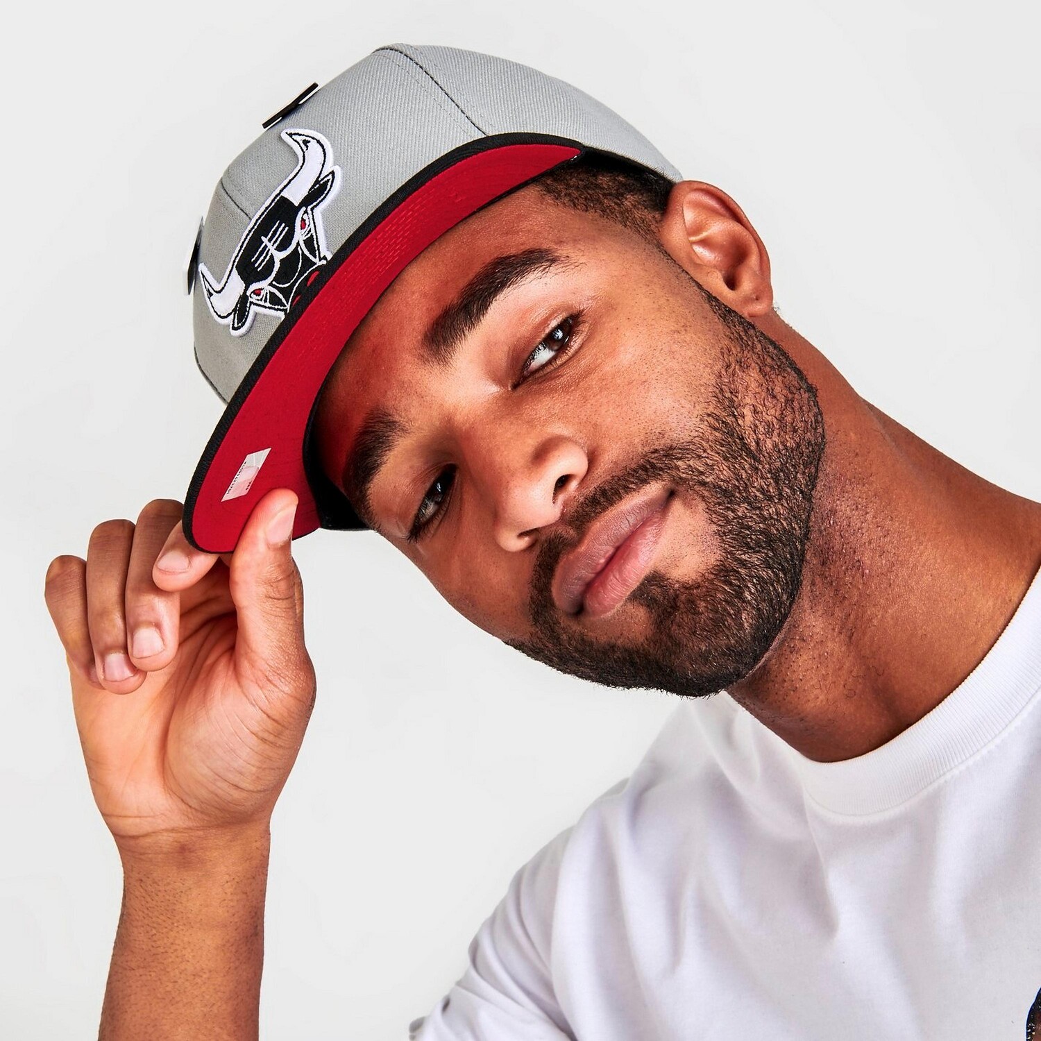 Кепка Mitchell & Ness Chicago Bulls NBA с булавкой Hardwood Classics Snapback Hat, серый
Кепка Mitchell & Ness Chicago Bulls NBA с булавкой Hardwood Classics Snapback Hat, серый