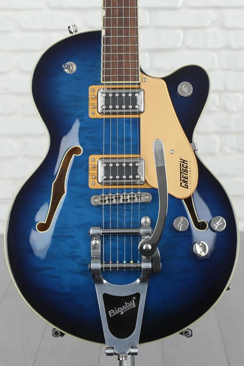Электрогитара Gretsch G5655T-QM Electromatic Center Block Jr. Quilt с полуполым корпусом - Hudson Sky
Электрогитара Gretsch G5655T-QM Electromatic Center Block Jr. Quilt с полуполым корпусом - Hudson Sky