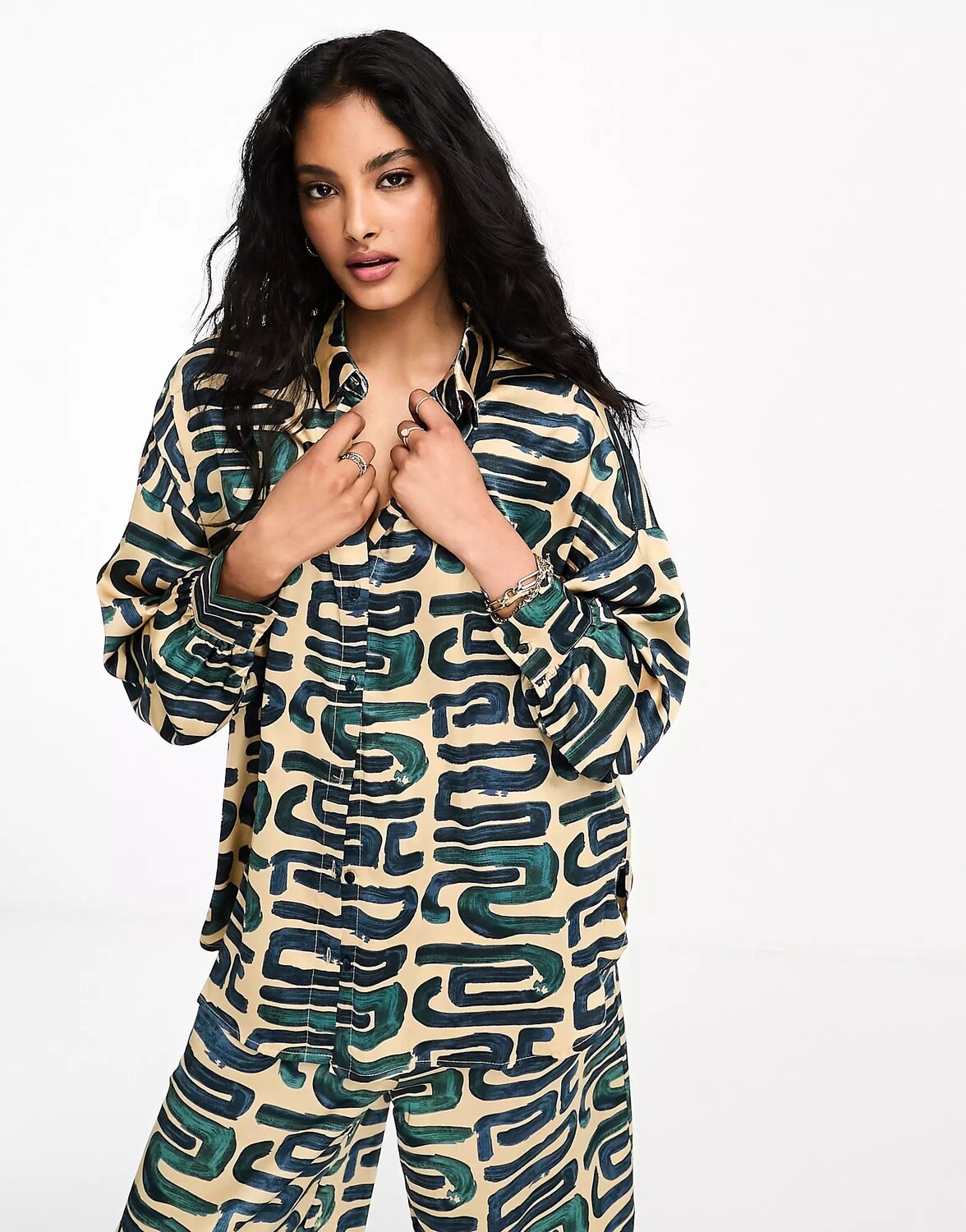 Рубашка Selected Femme Satin Co-ord In Neutral And Teal Abstract Print, бежевый/синий
Рубашка Selected Femme Satin Co-ord In Neutral And Teal Abstract Print, бежевый/синий