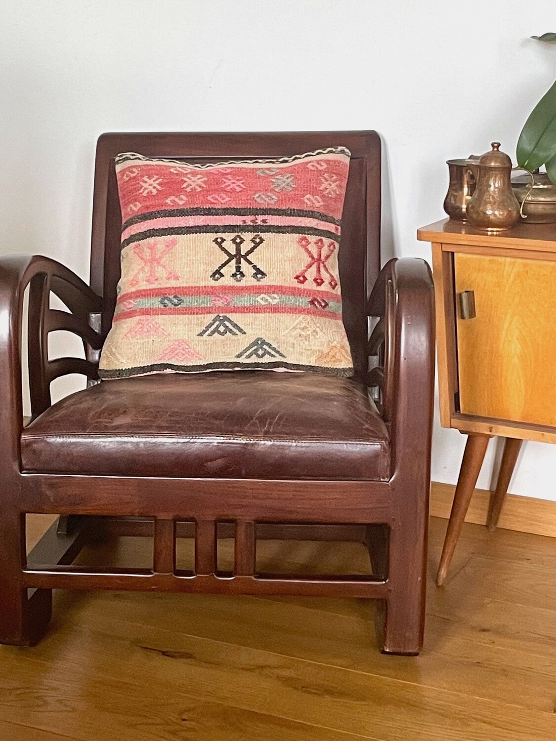 Подушка Kilim, винтажная подушка Kilim, подушка для медитации, турецкая декоративная наволочка-килим, винтажная подушка для поясницы в стиле бохо Tapis, 40x40 см
Подушка Kilim, винтажная подушка Kilim, подушка для медитации, турецкая декоративная наволочка-килим, винтажная подушка для поясницы в стиле бохо Tapis, 40x40 см