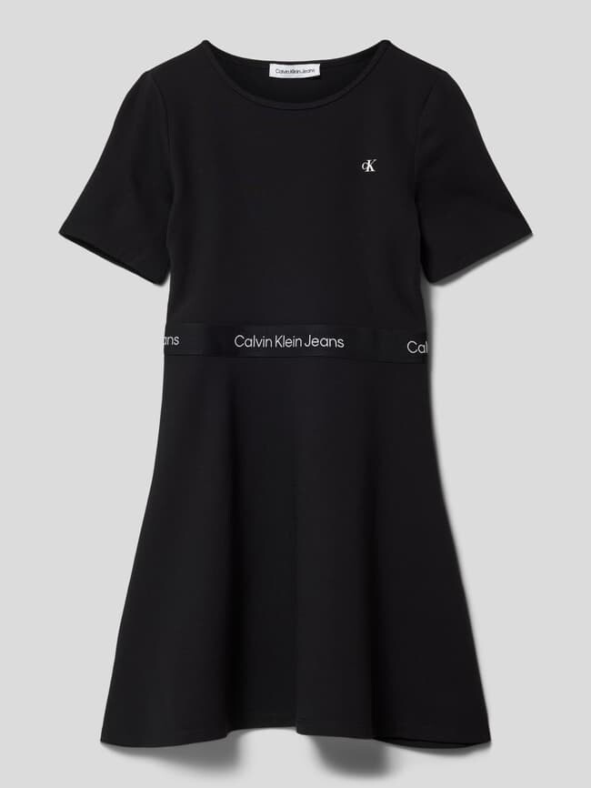 Платье из смесовой вискозы с принтом этикетки, модель PUNTO Calvin Klein Jeans, черный
Платье из смесовой вискозы с принтом этикетки, модель PUNTO Calvin Klein Jeans, черный