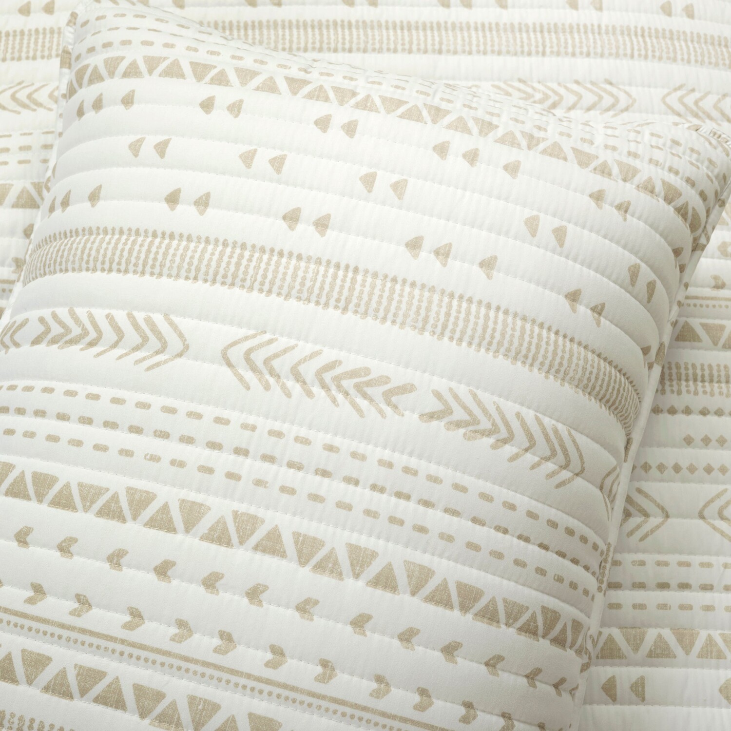 Одеяло Hygge Stripe Oversized Rev. Neutral, комплект из 3 предметов, полный/королева Lush Decor, цвет Neutral
Одеяло Hygge Stripe Oversized Rev. Neutral, комплект из 3 предметов, полный/королева Lush Decor, цвет Neutral